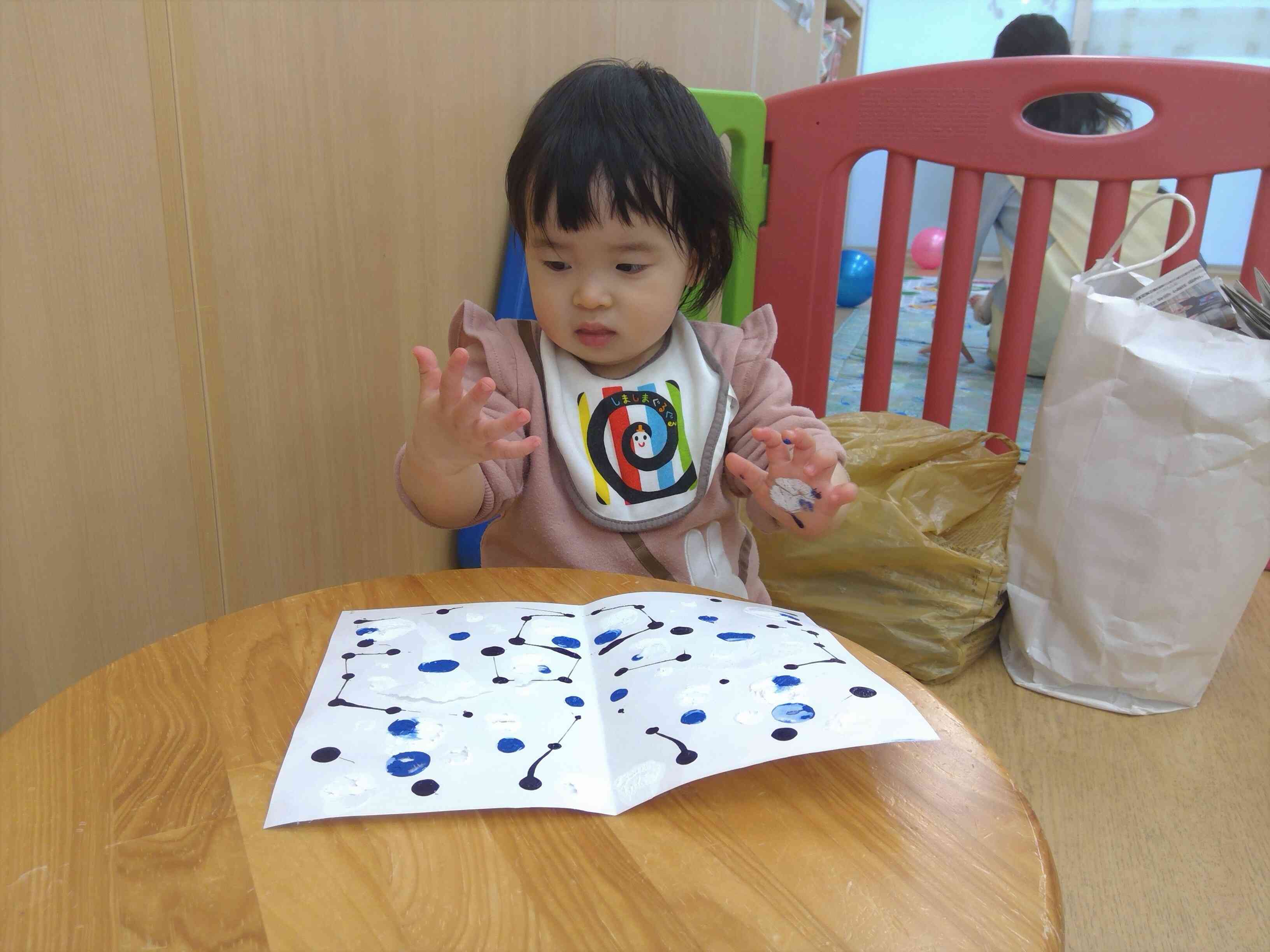 手袋を作ったよ！（ひよこ組 0歳児）｜ニチイキッズ高松天神前保育園